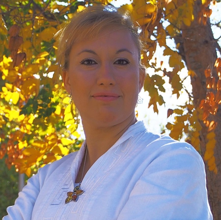Begoña González Amores, Director of Physiotherapy-Rehabilitation, Acupuncture and Natural Therapies (Torsal System) of the Association